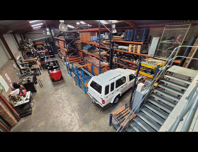 374M² FACTORY FOR SALE IN ANDERBOLT